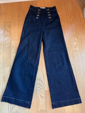 High waisted flare jeans with beautiful buttons